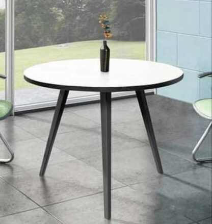 Round table, diameter 120 cm